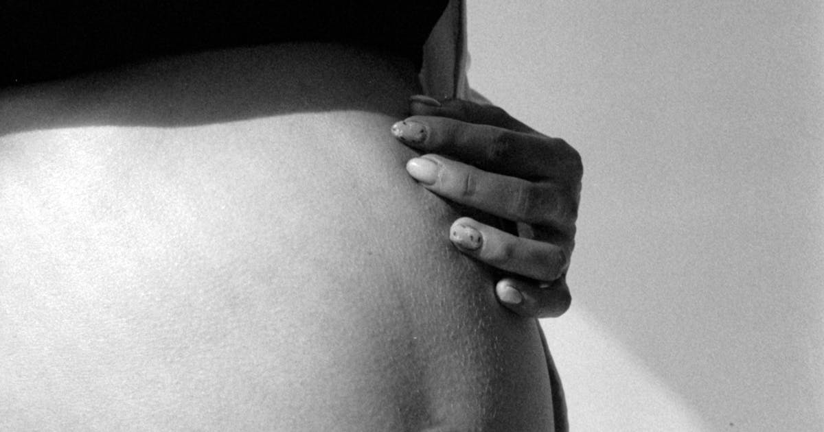 7 טעויות מסוכנות שכל אישה בהריון עושה ברכב — ולא יודעת